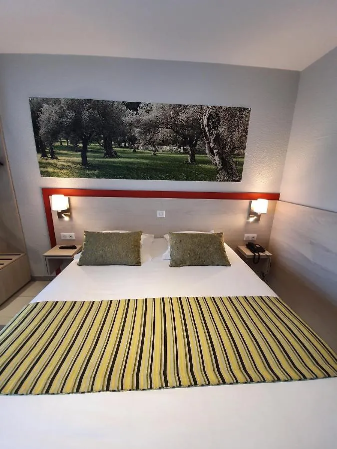 Hotel Saint Louis Le Thor 2*,